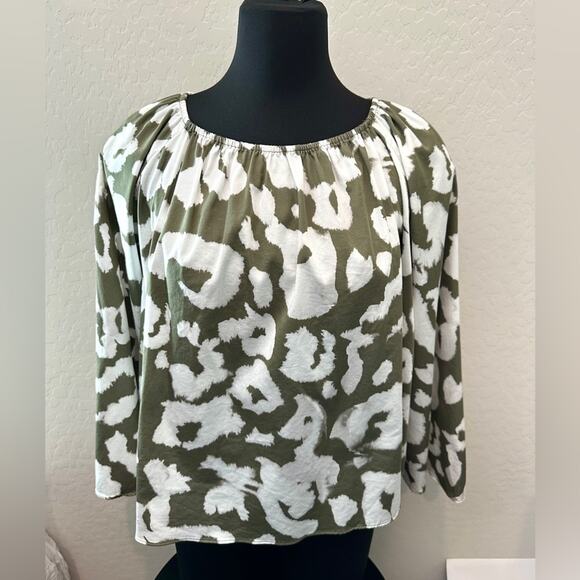 ELIZABETH & JAMES Green & White Abstract Blouse Off Shoulder Bell Sleeve Small - Picture 2 of 7